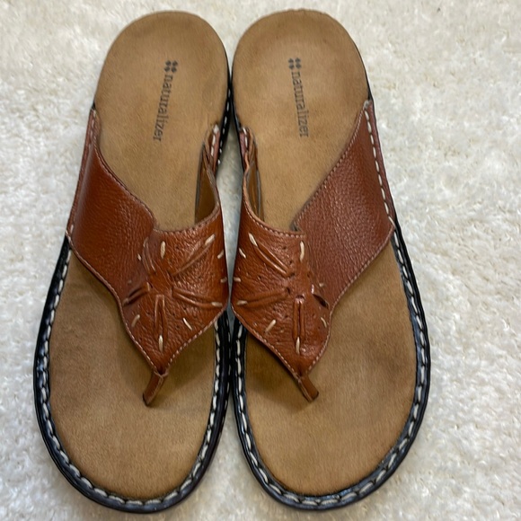 Naturalizer Torsy N5 Womens Brown Leather Thong Sandals Sz 9 - Picture 1 of 8